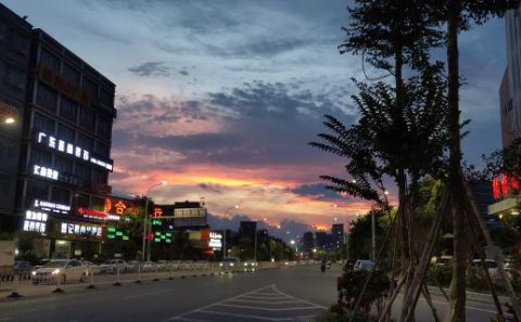 TOP1体育：小米靠什么跻身国产手机品牌？战略定位很重要！（一）